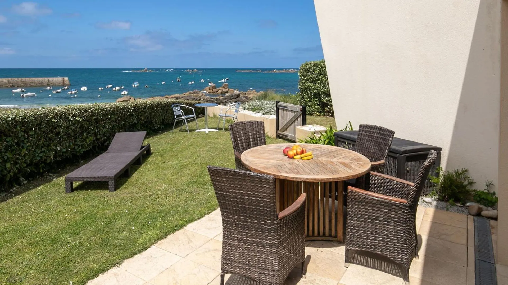 Apartment Les Pieds Dans L'Eau By Interhome Cléder 0*,